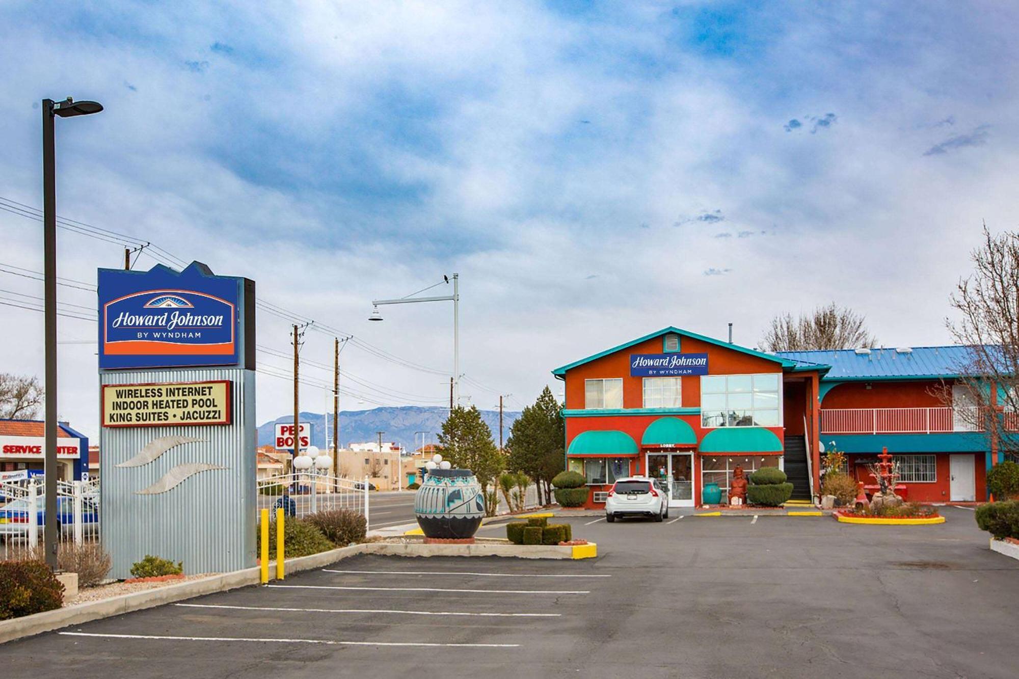 Sandia Peak Inn Old Town Abq, A Howard Johnson By Wyndham Albuquerque Bagian luar foto