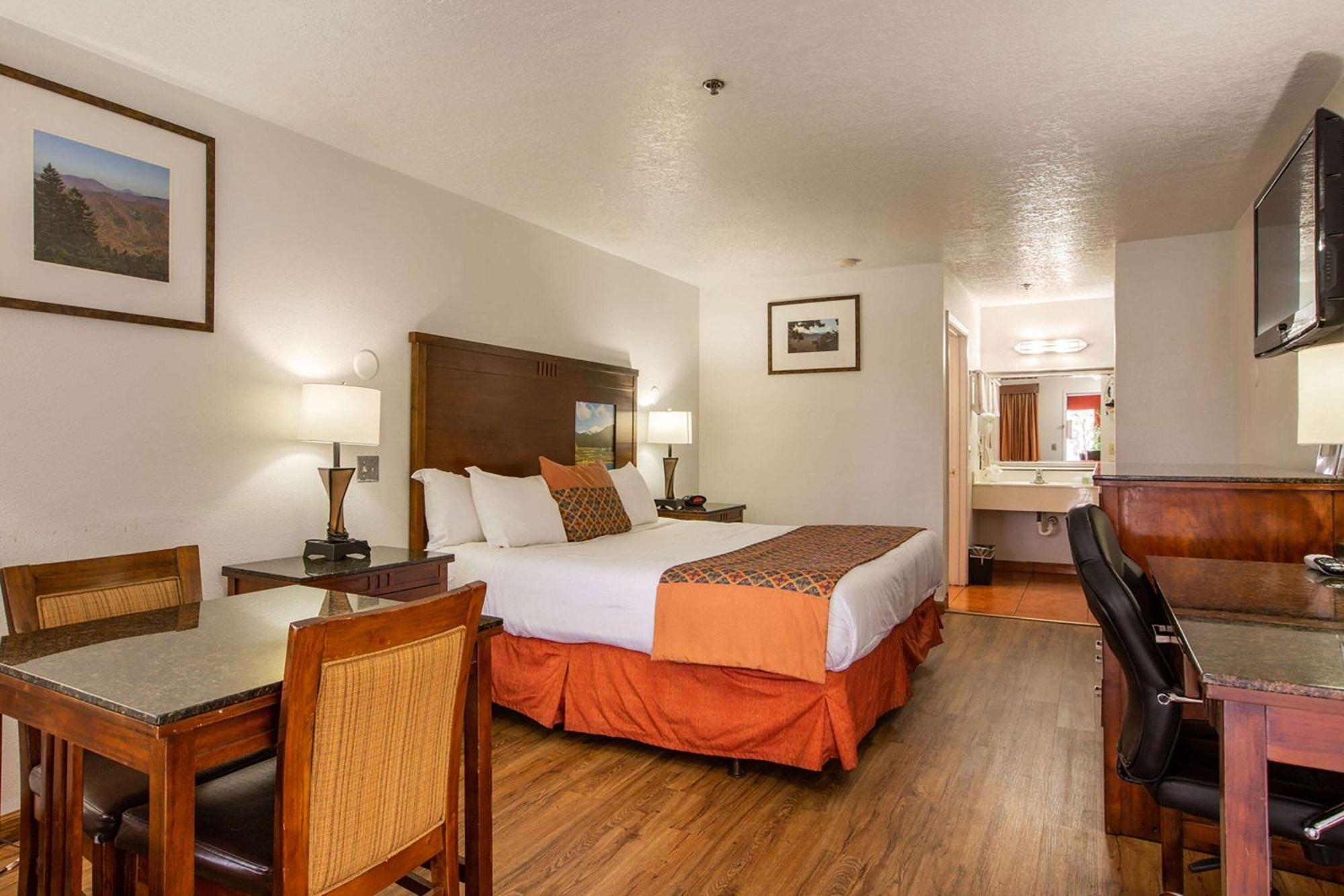 Sandia Peak Inn Old Town Abq, A Howard Johnson By Wyndham Albuquerque Bagian luar foto