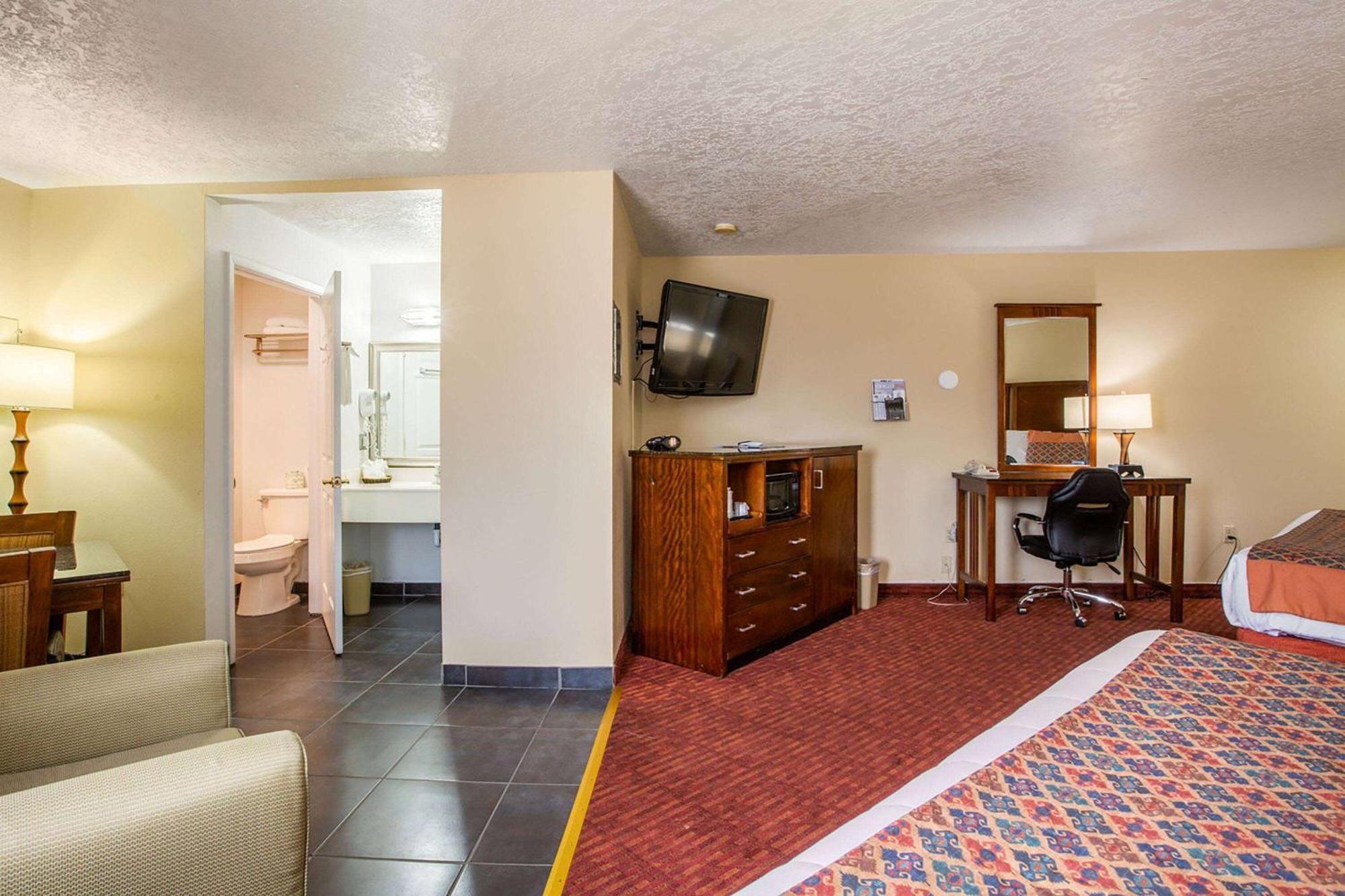 Sandia Peak Inn Old Town Abq, A Howard Johnson By Wyndham Albuquerque Bagian luar foto
