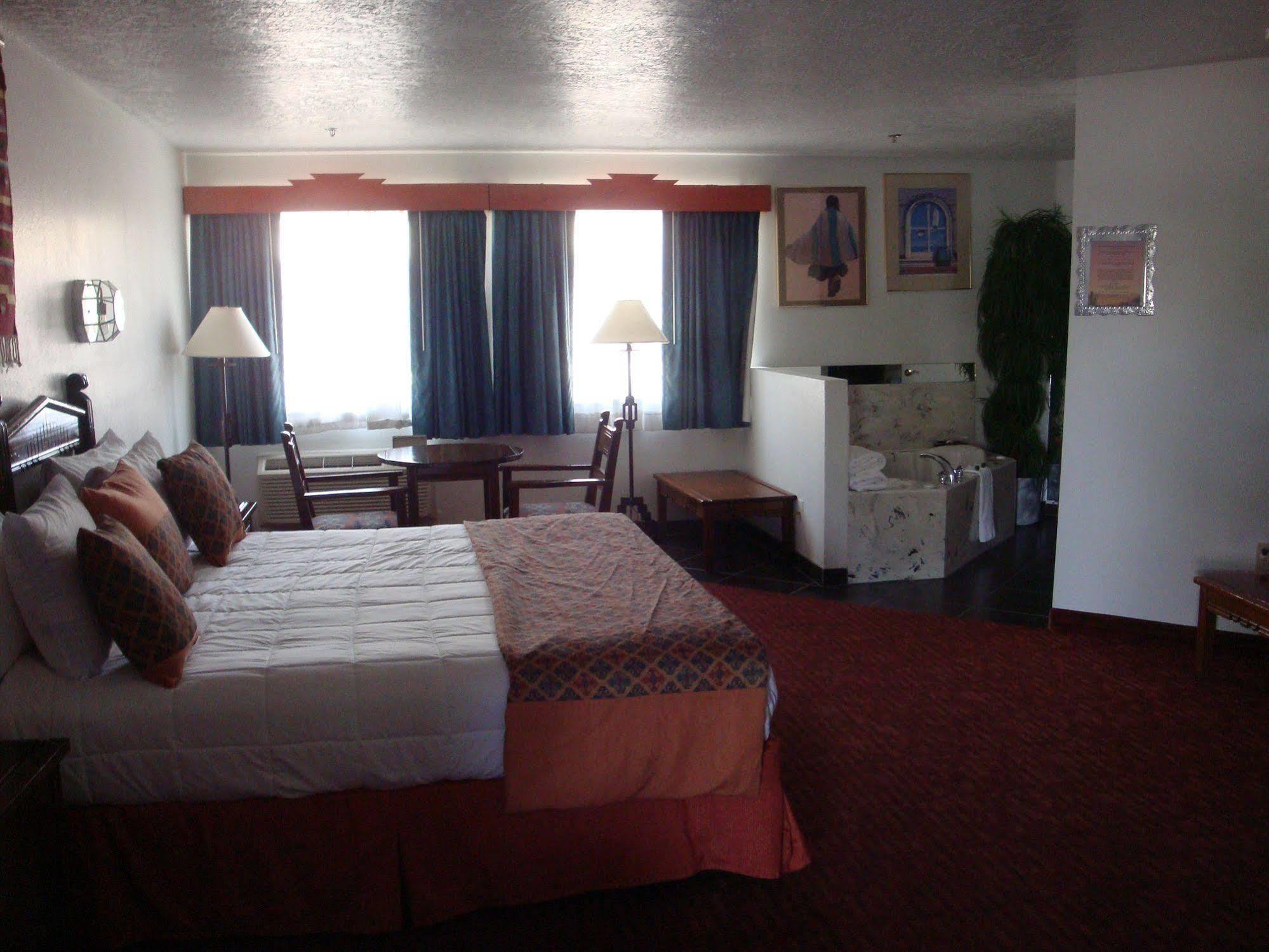 Sandia Peak Inn Old Town Abq, A Howard Johnson By Wyndham Albuquerque Bagian luar foto