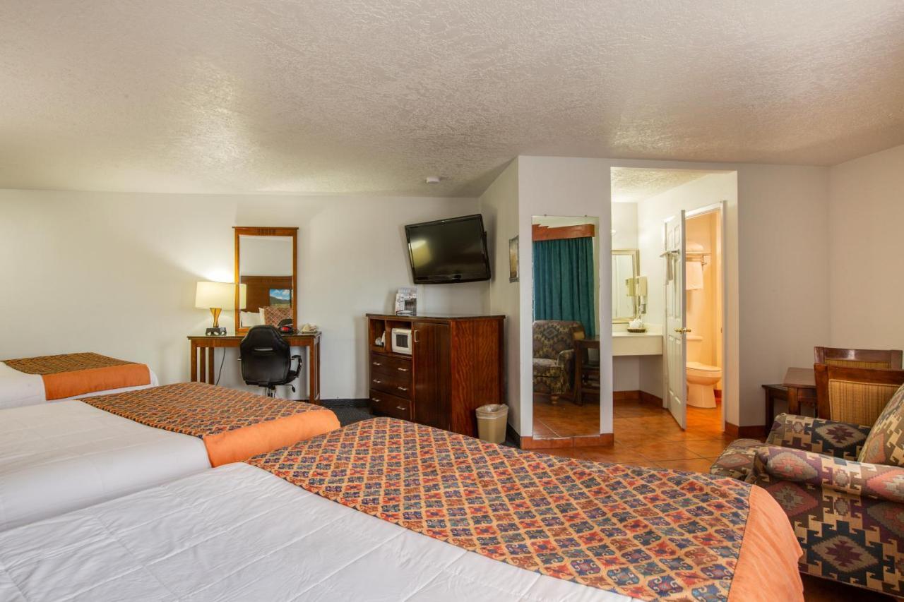 Sandia Peak Inn Old Town Abq, A Howard Johnson By Wyndham Albuquerque Bagian luar foto