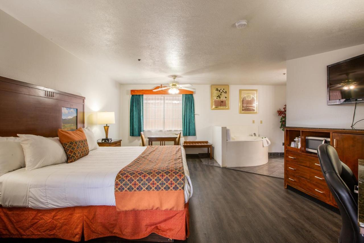 Sandia Peak Inn Old Town Abq, A Howard Johnson By Wyndham Albuquerque Bagian luar foto