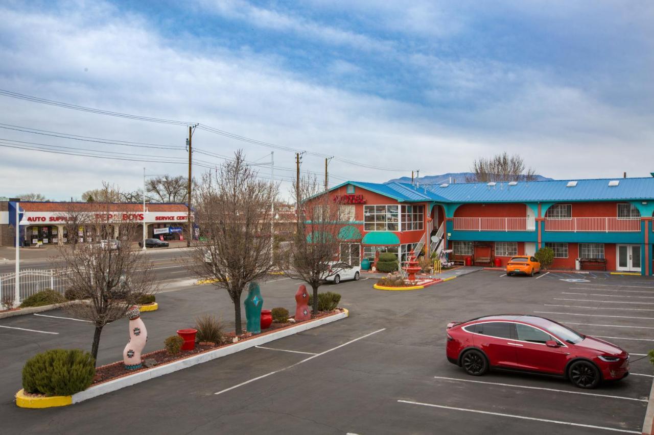 Sandia Peak Inn Old Town Abq, A Howard Johnson By Wyndham Albuquerque Bagian luar foto