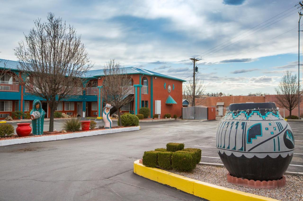 Sandia Peak Inn Old Town Abq, A Howard Johnson By Wyndham Albuquerque Bagian luar foto