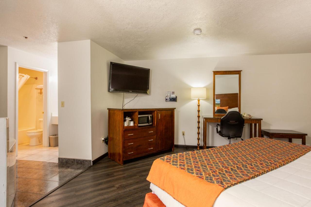 Sandia Peak Inn Old Town Abq, A Howard Johnson By Wyndham Albuquerque Bagian luar foto
